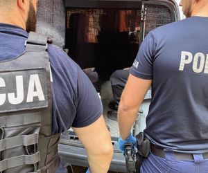 Na widok policjantów wskoczył do rzeki. 25-latek miał ważny powód do ucieczki