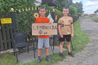 Młodzi tarnogórzanie sprzedają lemoniadę