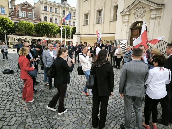 Wiec zwolenników Rafała Trzaskowskiego w Lesznie 