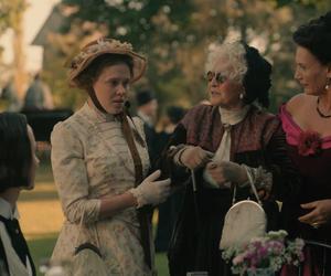 Dewajtis odc. 5. Witold (Jan Hrynkiewicz), Olga Czertwanowa (Małgorzata Pieczyńska), Jadwisia (Marta Mazurek), pani Janiszewska (Grażyna Barszczewska)