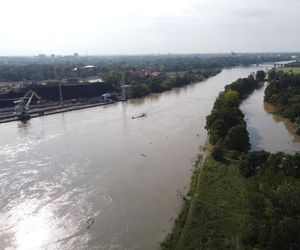 Wrocław - Odra wysoki poziom wody przy porcie miejskim (czwartek, 19.09)