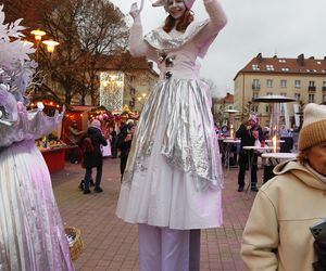 Tyski Jarmark Bożonarodzeniowy trwa w najlepsze. Znakomite koncerty i wyjątkowa atmosfera ZDJĘCIA