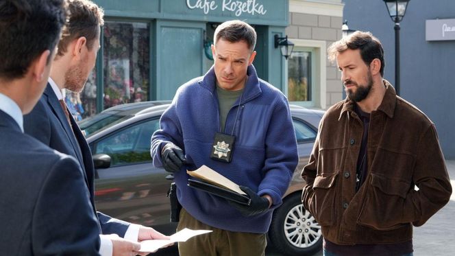 Barwy szczęścia odc. 3062. Szczepan Krajewski (Robert Gulaczyk), Majak (Łukasz Borkowski), Marcin Kodur (Oskar Stoczyński)