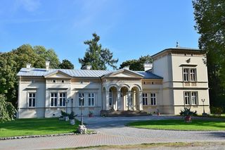 To jeden z najpiękniejszych pałaców w Małopolsce. Można go podziwiać nieopodal Krakowa