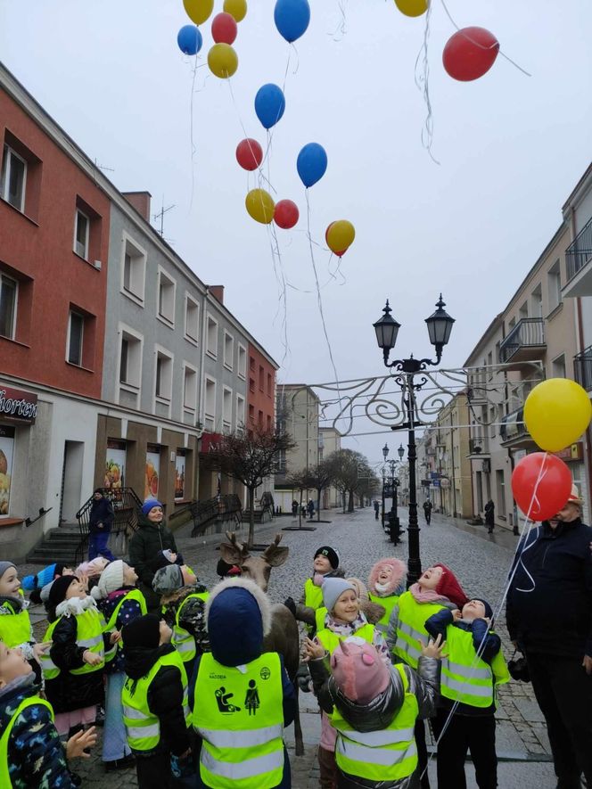 Jelonek stanął przy fontannie na ul. Długiej! Nowa atrakcja turystyczna Łomży poleca się do robienia zdjęć