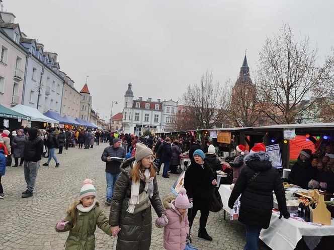 Jarmark Świąteczny w Biskupcu. Na scenie wystąpił zespół Arka Noego [ZDJĘCIA]