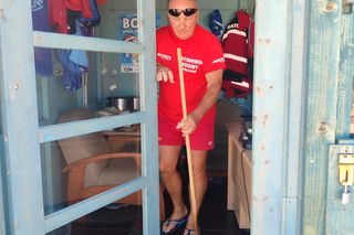 Ktoś oblał cuchnącą cieczą bazę ratowników