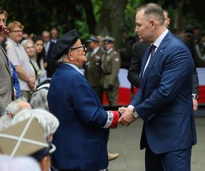 Prezydent i prezydent elekt oddali hołd powstańcom warszawskim