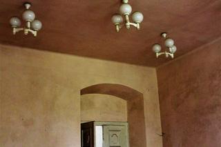 Pałac Rechenbergów w Sławie lata świetności ma już za sobą. Obecnie niszczeje i straszy