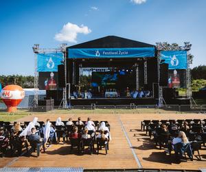 Festiwal Życia w Kokotku trwa. To chrześcijański Woodstock ZDJĘCIA 