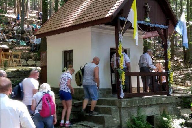 Beskidy: w niedzielę uroczystości Matki Bożej Śnieżnej na Trzonce 