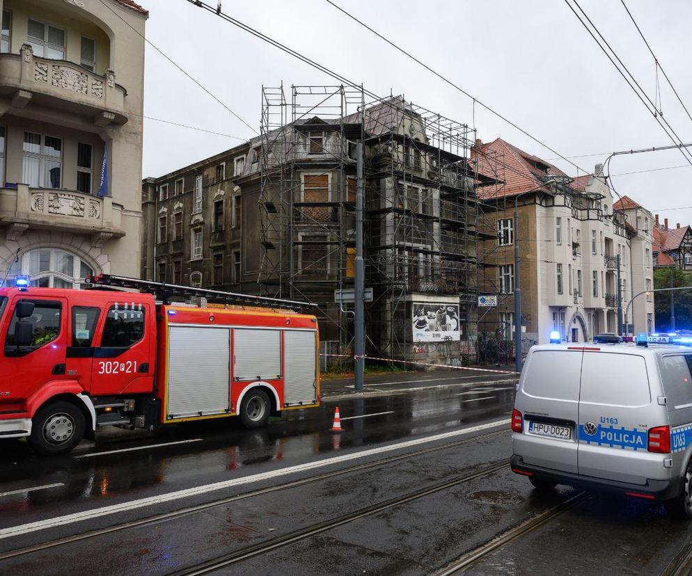 Kamienica w Poznaniu może się zawalić w każdej chwili. Trzeba było ewakuować ludzi [ZDJĘCIA]