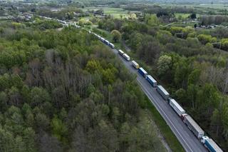 Kolejka tirów