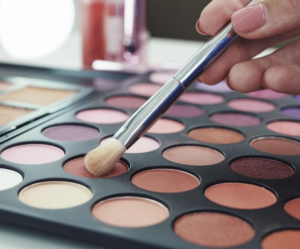 Koniec marki AVON? Posypały się pozwy o uszkodzenie ciała, a wszystko przez jeden produkt