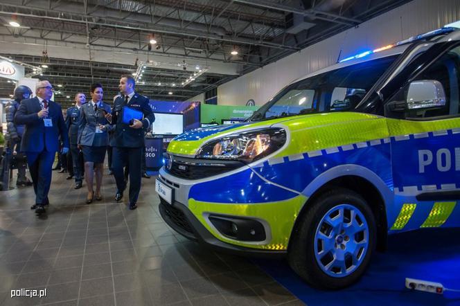 Nowe kolory na policyjnych radiowozach