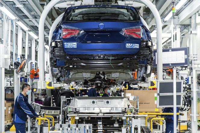 Koronawirus nie powstrzymał niemieckich inżynierów. Produkcja elektrycznego BMW iX3 ruszy zgodnie z planem.