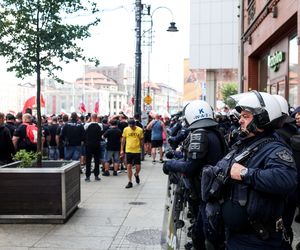 Protest przeciwko imigrantom.Tysiące kibiciów na ulicach Katowic