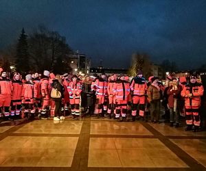 Siedlczanie wyrazili swój sprzeciw przeciwko agresji i wsparcie dla rodziny ratownika medycznego, który zginął w ataku nożownika