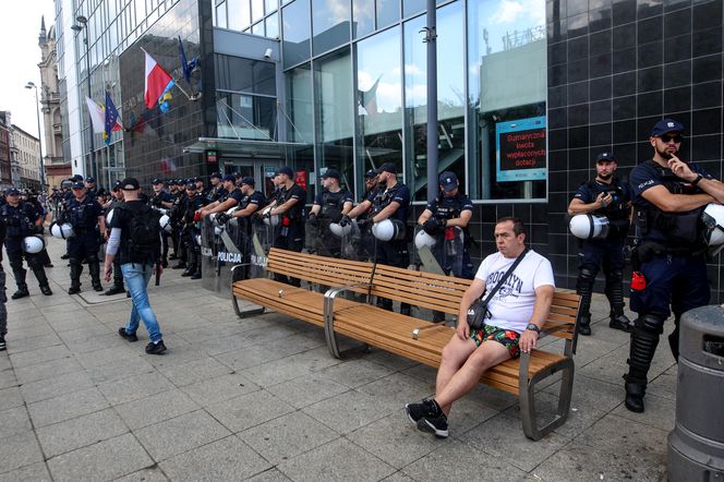 Protest przeciwko imigrantom.Tysiące kibiciów na ulicach Katowic