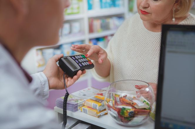 Leki faktycznie mogą być droższe, ale nie te refundowane. Farmaceutka o paragonach grozy w miejscowościach turystycznych