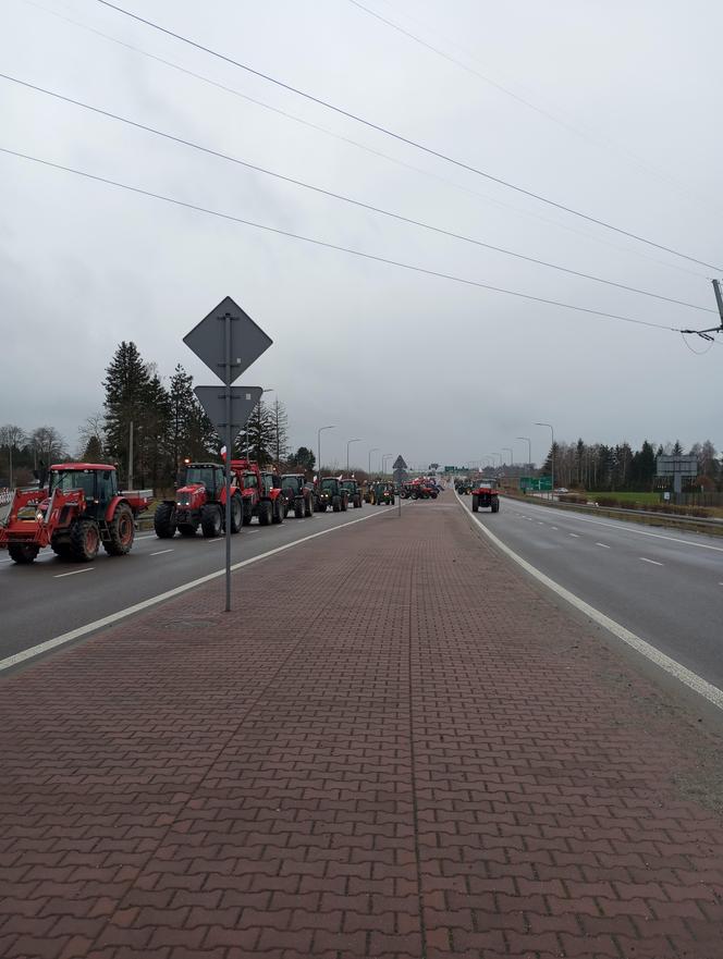 Trwa protest rolników w woj. lubelskim. Blokady są w wielu miejscach w regionie [DUŻO ZDJĘĆ]