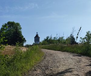 Prawie jak dom Muminków. Zabytkowa wieża na Mazurach zachwyca