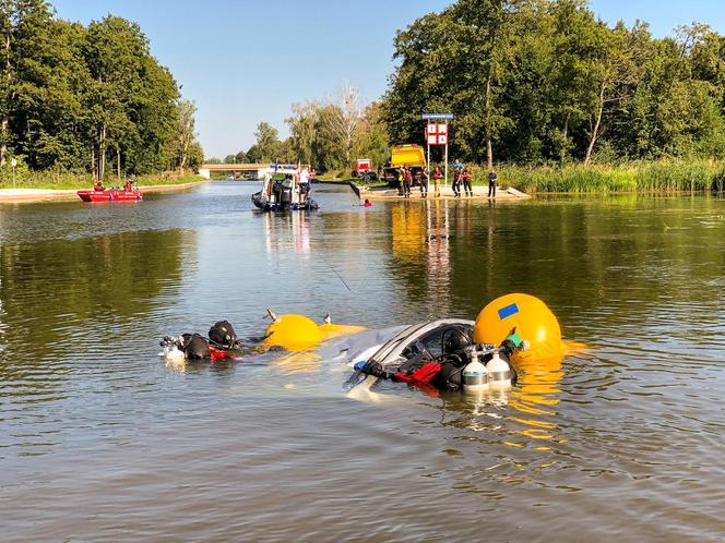 Auto zsunęło się do wody. Dramat na Kanale Grunwaldzkim