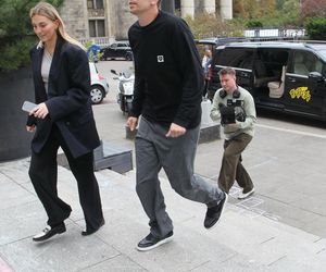 Wojciech Szczęsny z dziećmi na premierze filmu o sobie