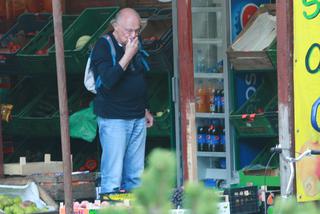 Marek Borowski kradnie śliwki