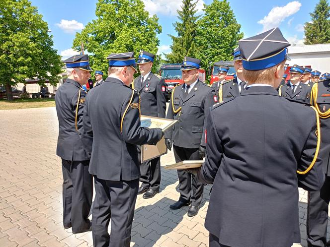 Akty nadania wyższych stopni służbowych odebrało w tym roku 21 strażaków z Komendy Miejskiej PSP w Siedlcach