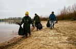 Wysprzątają Wisłę z łodzi. Flisackie sprzątanie rzeki, każdy się może przyłączyć! 