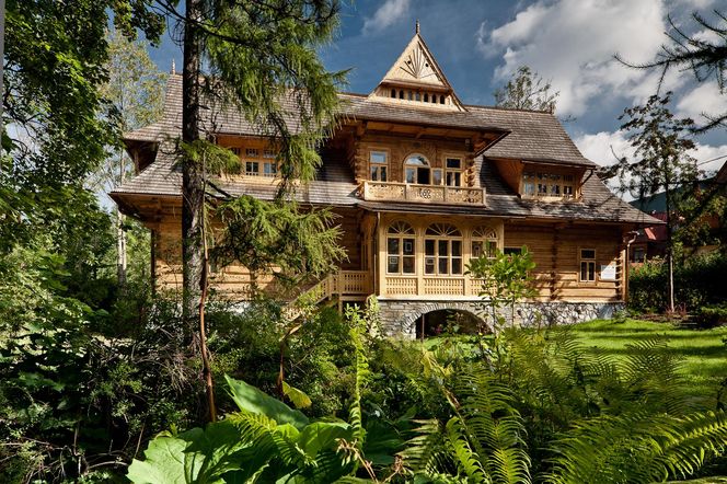 Willa „Oksza” w Zakopanem. To arcydzieło architektury. Wznieśli ją góralscy cieśle w najpiękniejszej części Małopolski