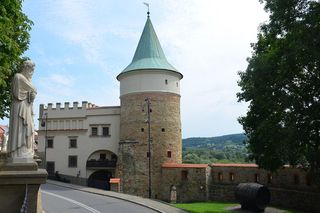 To jeden z najpiękniejszych domów w Małopolsce. Kiedyś był dworem obronnym, dziś zachwyca turystów