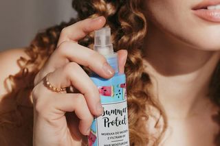 Letnia ochrona włosów! Nie zapominaj o niej na wakacjach 