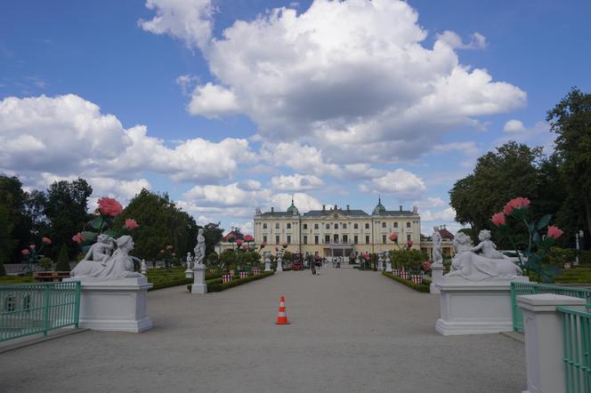 Nowa instalacja artystyczna przy Pałacu Branikich w Białymstoku