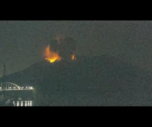 Wielki wybuch wulkanu! Słup dymu na 4 kilometry, władze ostrzegają