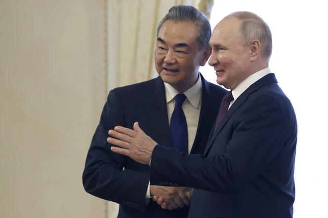 To oni rządzą teraz Rosją! "Nazywają Chińczyka szefem, Putin jest prawie martwy"