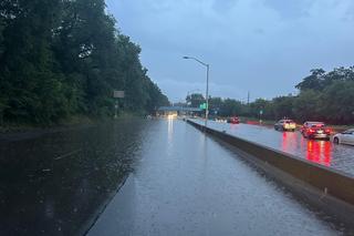  Burze podtapiają Nowy Jork i New Jersey. Zaraz dołączy do nich Debby