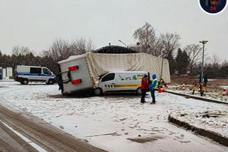 Wichura powaliła ciężarówkę w Warszawie