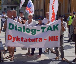 Protest pracowników PKP Cargo we Wrocławiu. Pracę ma stracić prawie 400 osób 