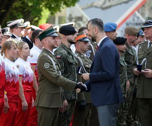 Szef MON wręczył odznaczenia żołnierzom