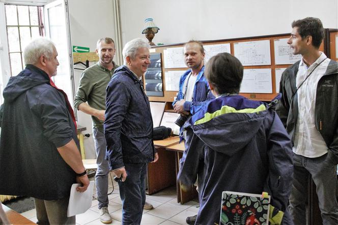 "Mały Zgon". Ekipa filmowa z Juliuszem Machulskim w byłym areszcie w Bartoszycach