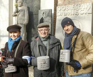  Grób rodziny Damięckich na warszawskich Powązkach. Maciej Damięcki co roku przy nim kwestował