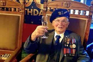 Edyta Górniak padła na kolana przed bohaterem