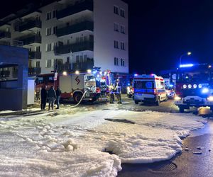 Kolejny pożar w Ząbkach. Wybuchł obok spalonego miesiąc wcześniej budynku!