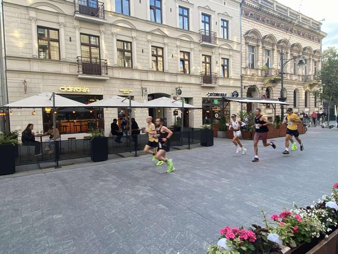 Rossmann Run 2025. Tłumy biegaczy wzięły udział w biegu ulicą Piotrkowską