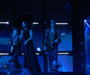 Michał Szpak tak się przejął na scenie, że zgubił mikrofon! Na szczęście nie był sam