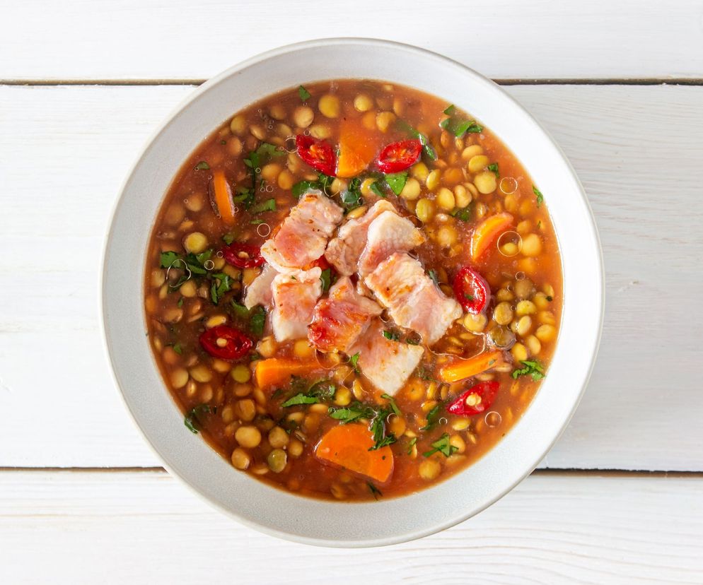 Niemiecka zupa z soczewicy z bekonem - pyszna, prosta i sycąca