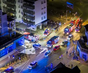 Kolejny pożar w Ząbkach. Wybuchł obok spalonego miesiąc wcześniej budynku!