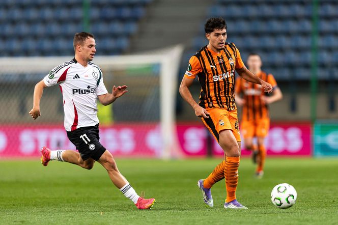 Legia - Szachtar: transparent kibiców